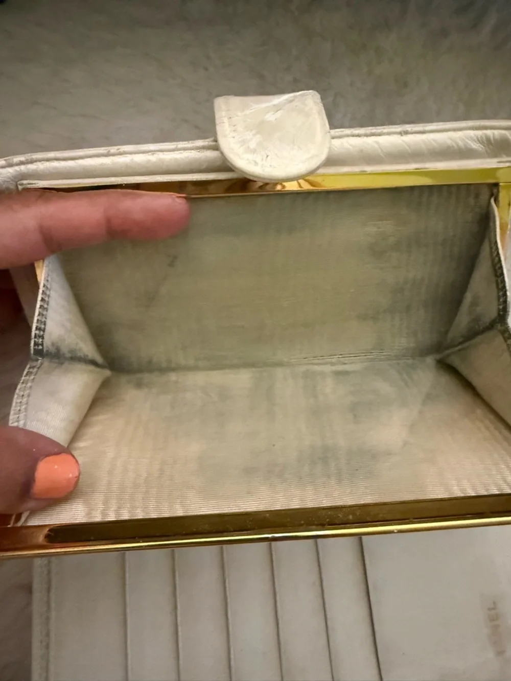 Authentic Vintage Chanel White Wallet - Picture 8 of 16